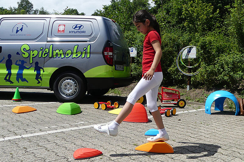 Spielend unterwegs - Hyundai Caritas Spielmobil in Offenbach